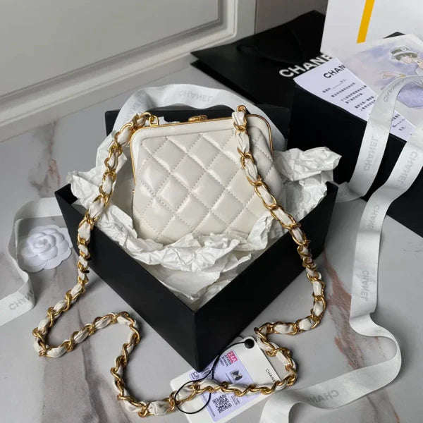 CHANEL CLUTCH WITH CHAIN